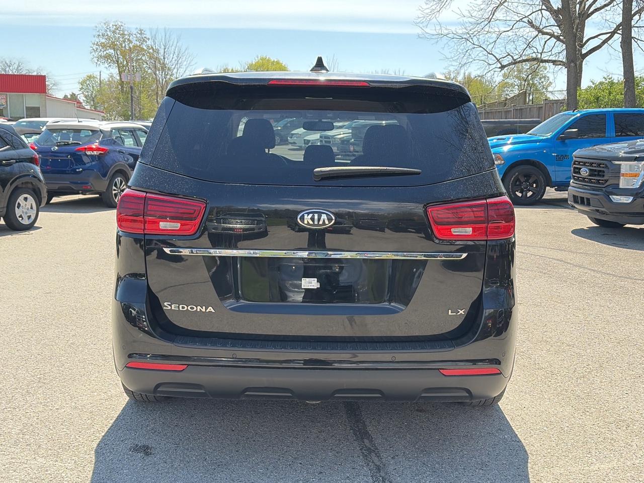 2019 Kia Sedona LX, 8 PASSENGER, HEATED STEERING WHEEL & SEATS! Photo