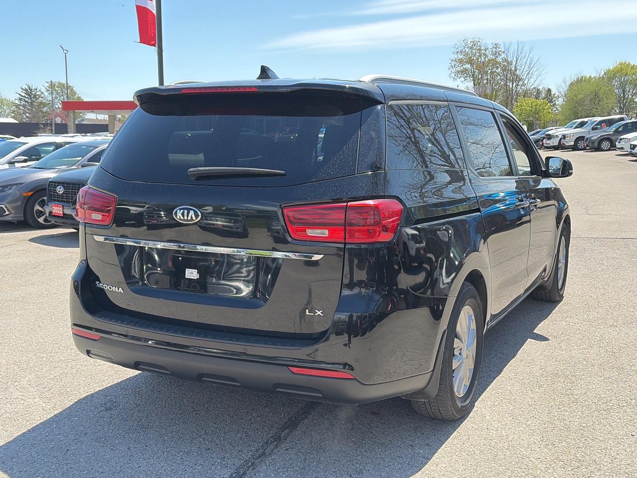 2019 Kia Sedona LX, 8 PASSENGER, HEATED STEERING WHEEL & SEATS! Photo
