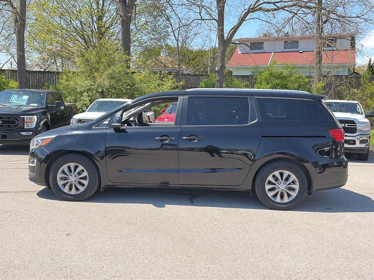 2019 Kia Sedona LX, 8 PASSENGER, HEATED STEERING WHEEL & SEATS! Photo2