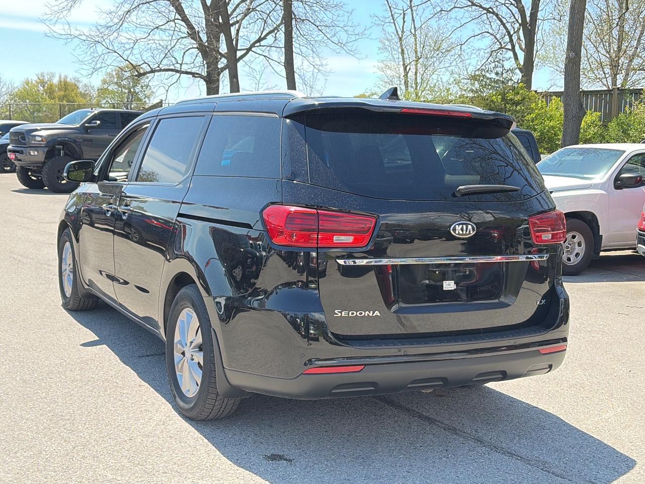 2019 Kia Sedona LX, 8 PASSENGER, HEATED STEERING WHEEL & SEATS! Photo