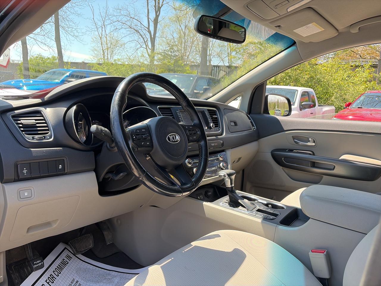 2019 Kia Sedona LX, 8 PASSENGER, HEATED STEERING WHEEL & SEATS! Photo