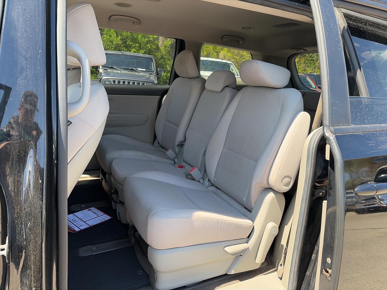 2019 Kia Sedona LX, 8 PASSENGER, HEATED STEERING WHEEL & SEATS! Photo