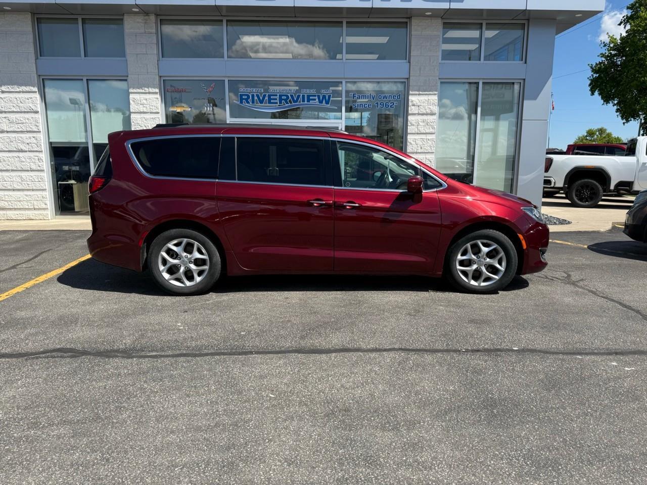 2019 Chrysler Pacifica Touring Plus Passenger Van Photo2