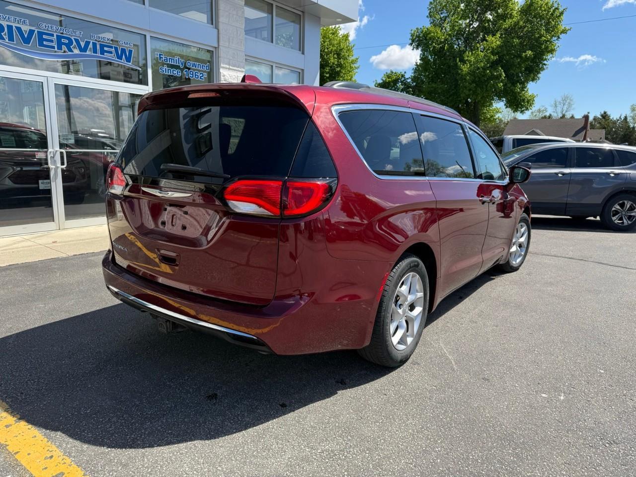2019 Chrysler Pacifica Touring Plus Passenger Van Photo
