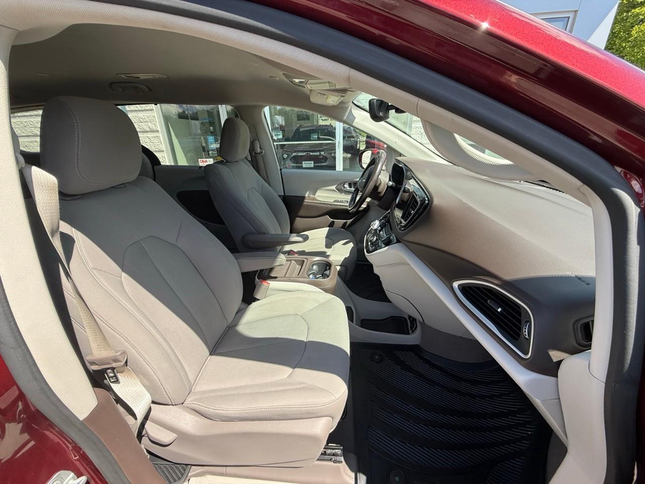 2019 Chrysler Pacifica Touring Plus Passenger Van Photo