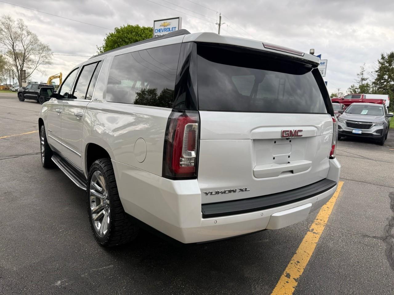 2019 GMC Yukon XL SLT 4X4 Photo4