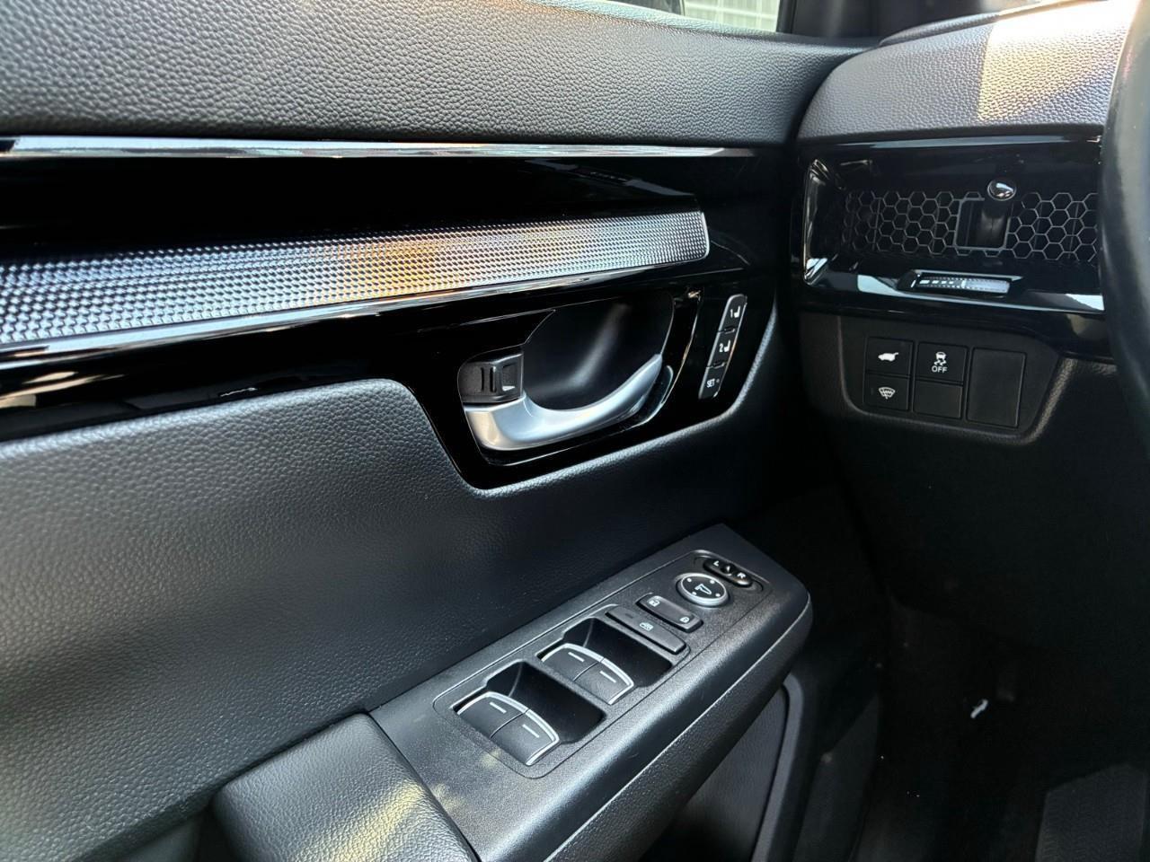 2024 Honda CR-V Hybrid Touring 4dr All-Wheel Drive Photo