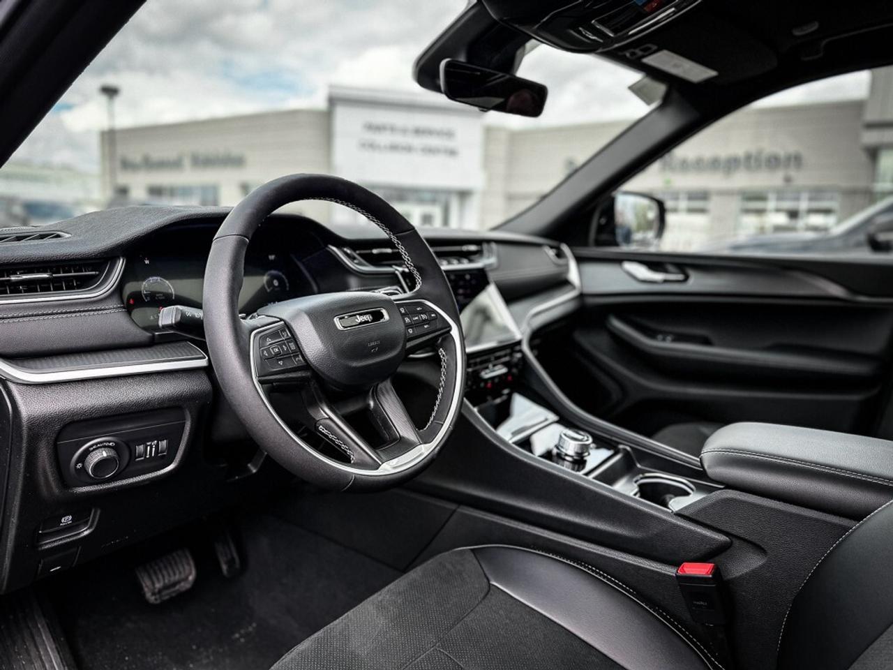 2025 Jeep Grand Cherokee Laredo   ALTITUDE   SUNROOF   HEATED SEATS   ADAPT Photo2