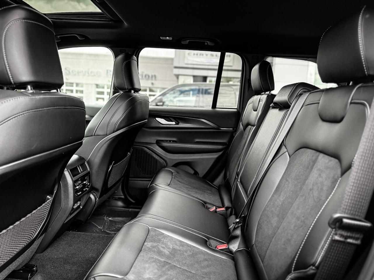 2025 Jeep Grand Cherokee Laredo   ALTITUDE   SUNROOF   HEATED SEATS   ADAPT Photo4
