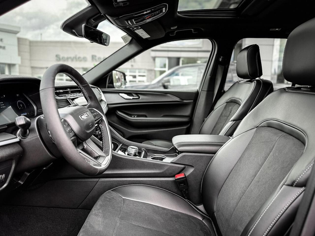2025 Jeep Grand Cherokee Laredo   ALTITUDE   SUNROOF   HEATED SEATS   ADAPT Photo