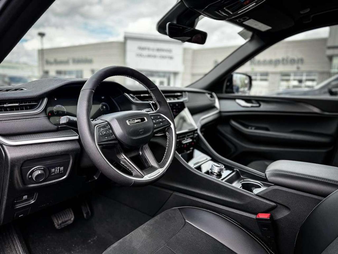 2025 Jeep Grand Cherokee Laredo   ALTITUDE   SUNROOF   HEATED SEATS   ADAPTIVE CRUISE Photo