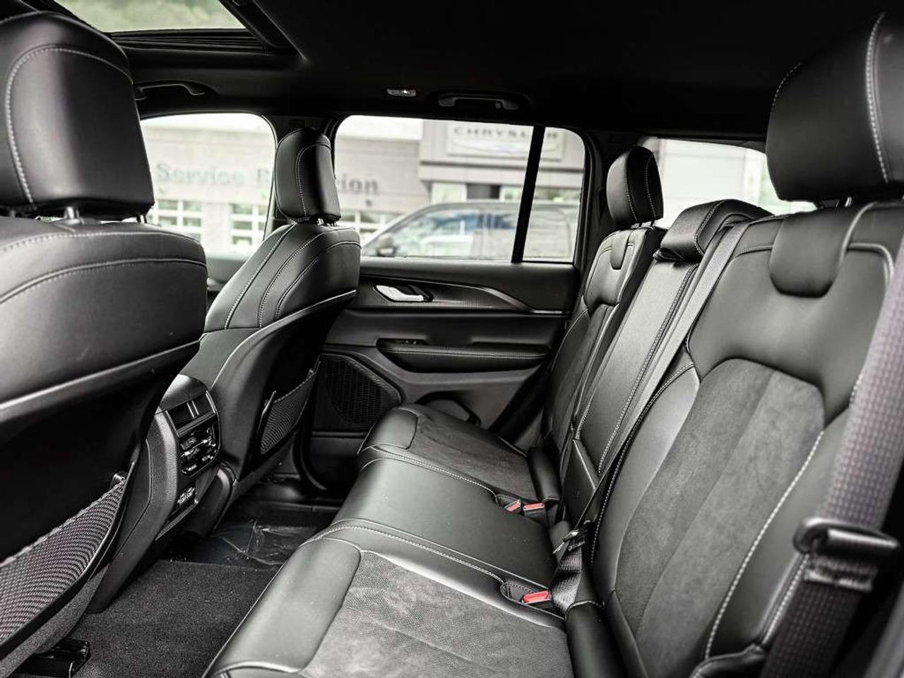2025 Jeep Grand Cherokee Laredo   ALTITUDE   SUNROOF   HEATED SEATS   ADAPTIVE CRUISE Photo