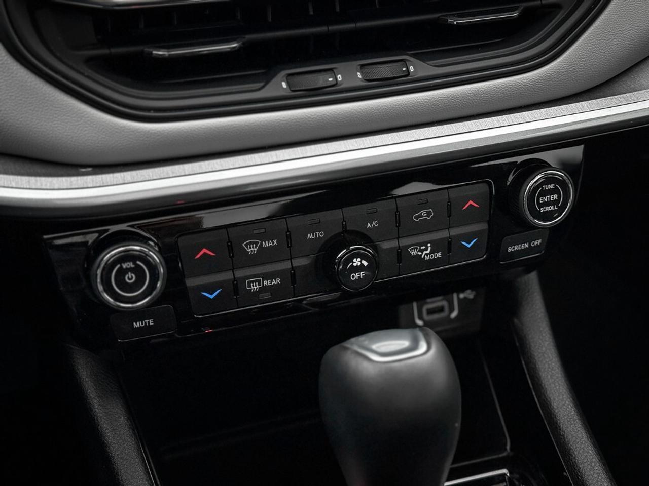2024 Jeep Compass Limited   ELITE EXTERIOR GROUP   PANO ROOF   ALPIN Photo