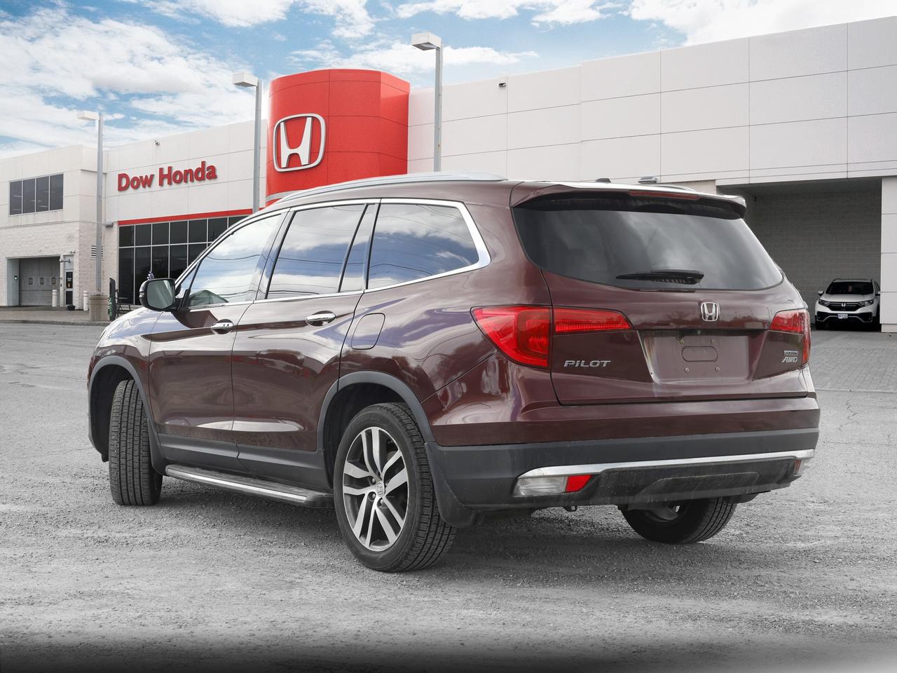 2017 Honda Pilot Touring 4dr All-Wheel Drive Photo3