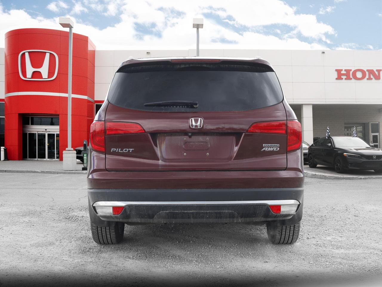 2017 Honda Pilot Touring 4dr All-Wheel Drive Photo2