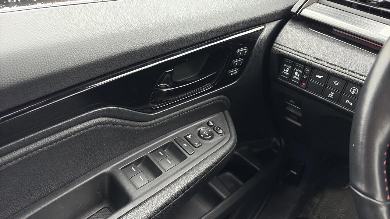 2023 Honda Odyssey Black Edition Auto Photo