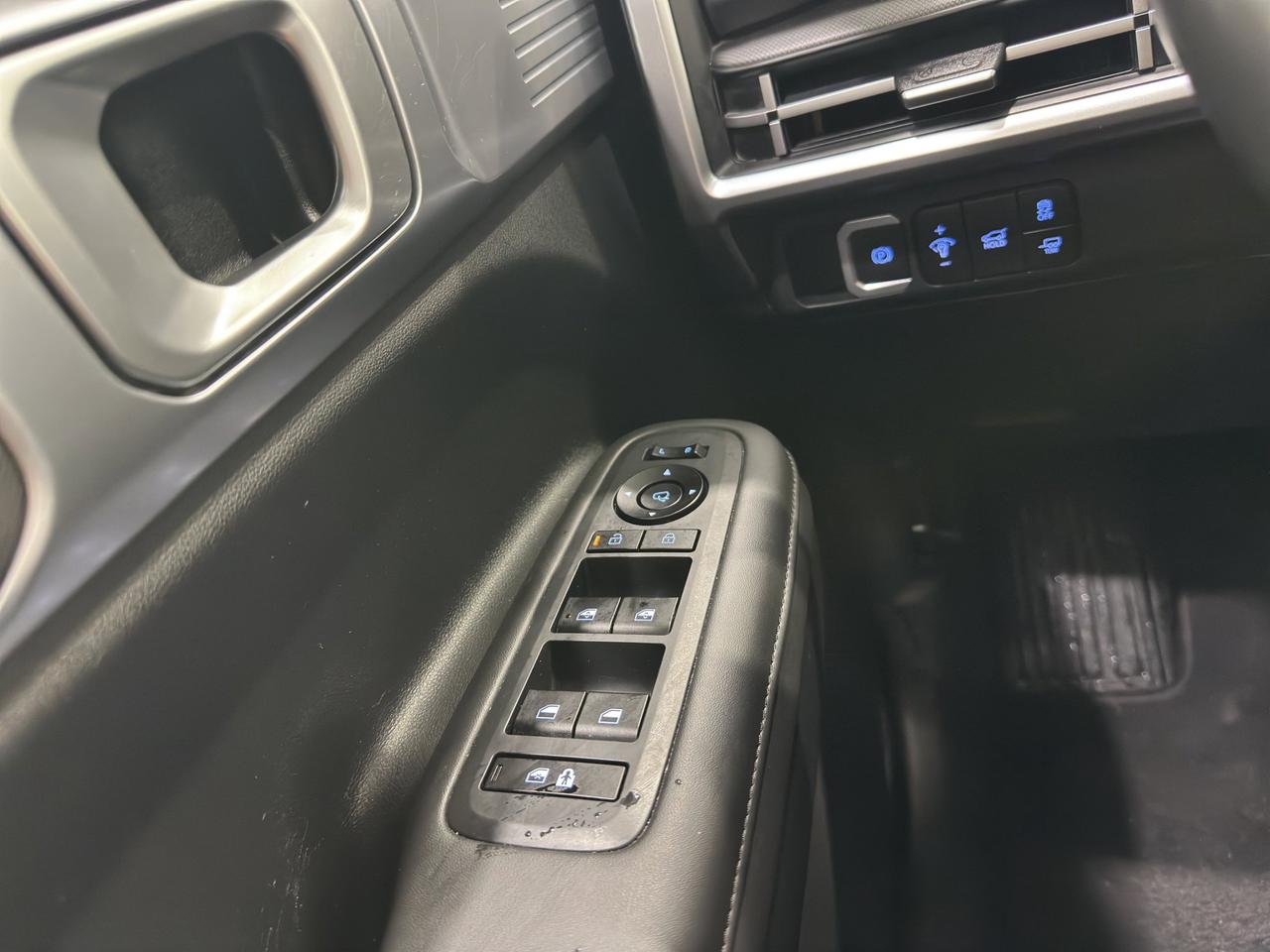 2025 Hyundai Santa Fe XRT | Reverse Cam | Heated Seats Photo