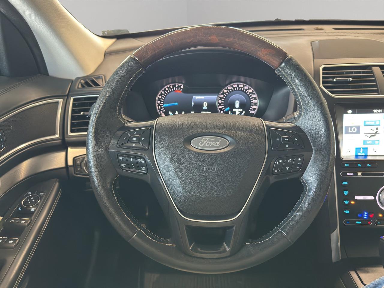 2017 Ford Explorer Platinum | Reverse Cam | Heated Seats Photo