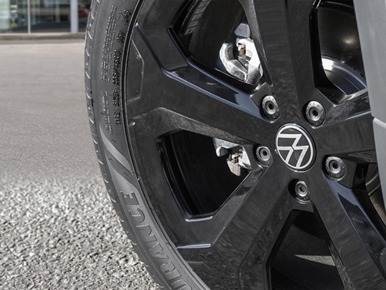 2026 Volkswagen Taos Comfortline Black Edition Photo