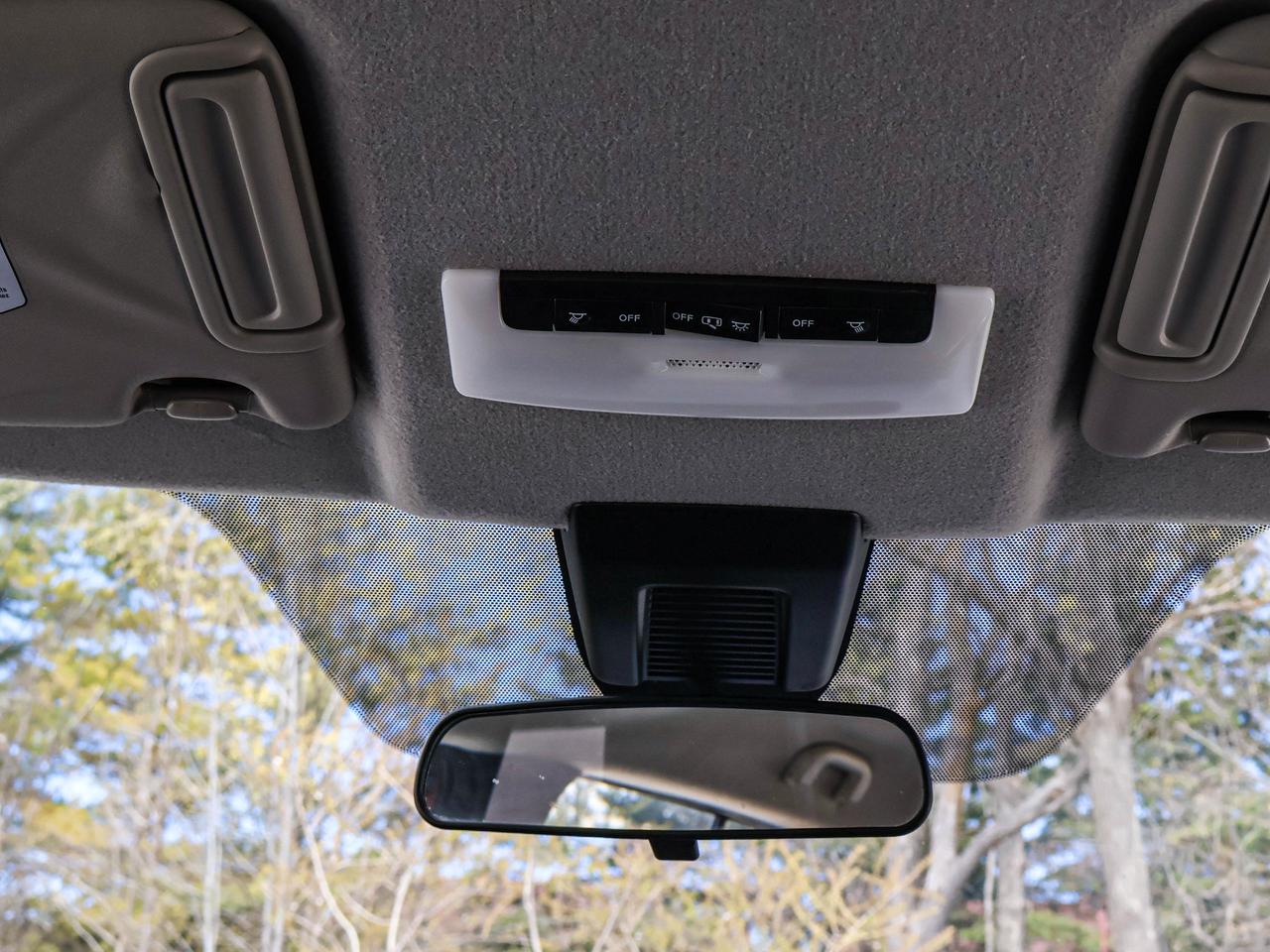 2020 Nissan Kicks SR Photo