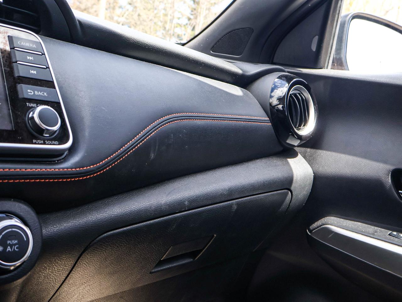 2020 Nissan Kicks SR Photo