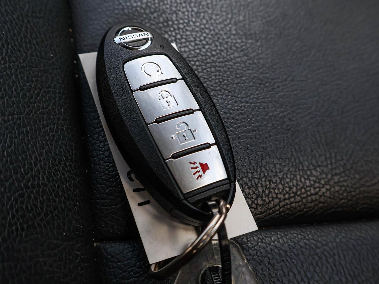 2020 Nissan Kicks SR Photo