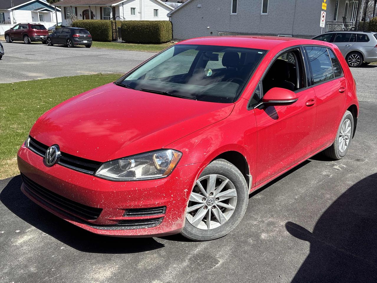 2017 Volkswagen Golf TRENDLINE, 5-SPD, HEATED SEATS, REARVIEW CAMERA!! Photo2