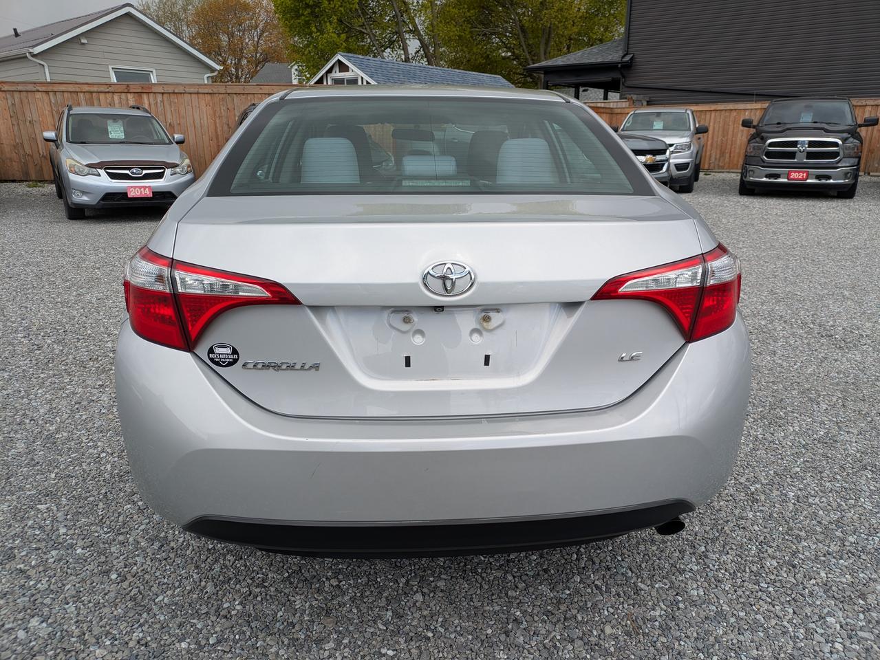 2015 Toyota Corolla LE Photo3