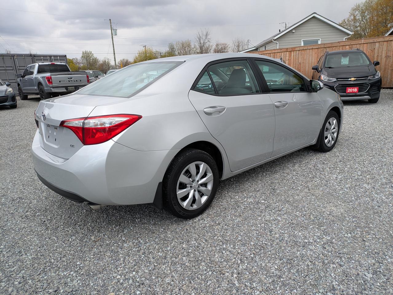2015 Toyota Corolla LE Photo4