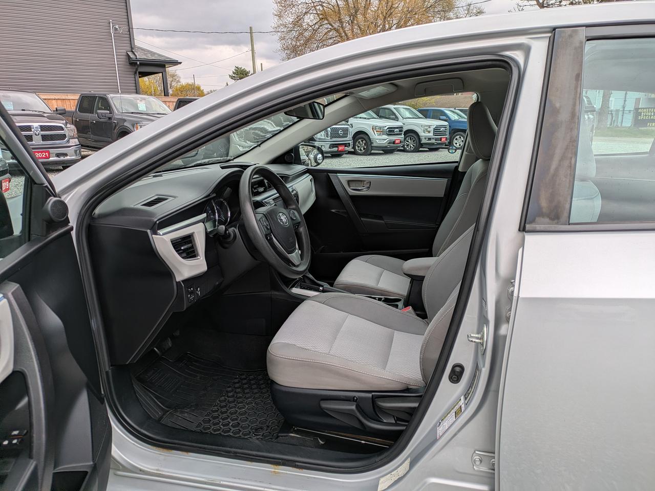 2015 Toyota Corolla LE Photo