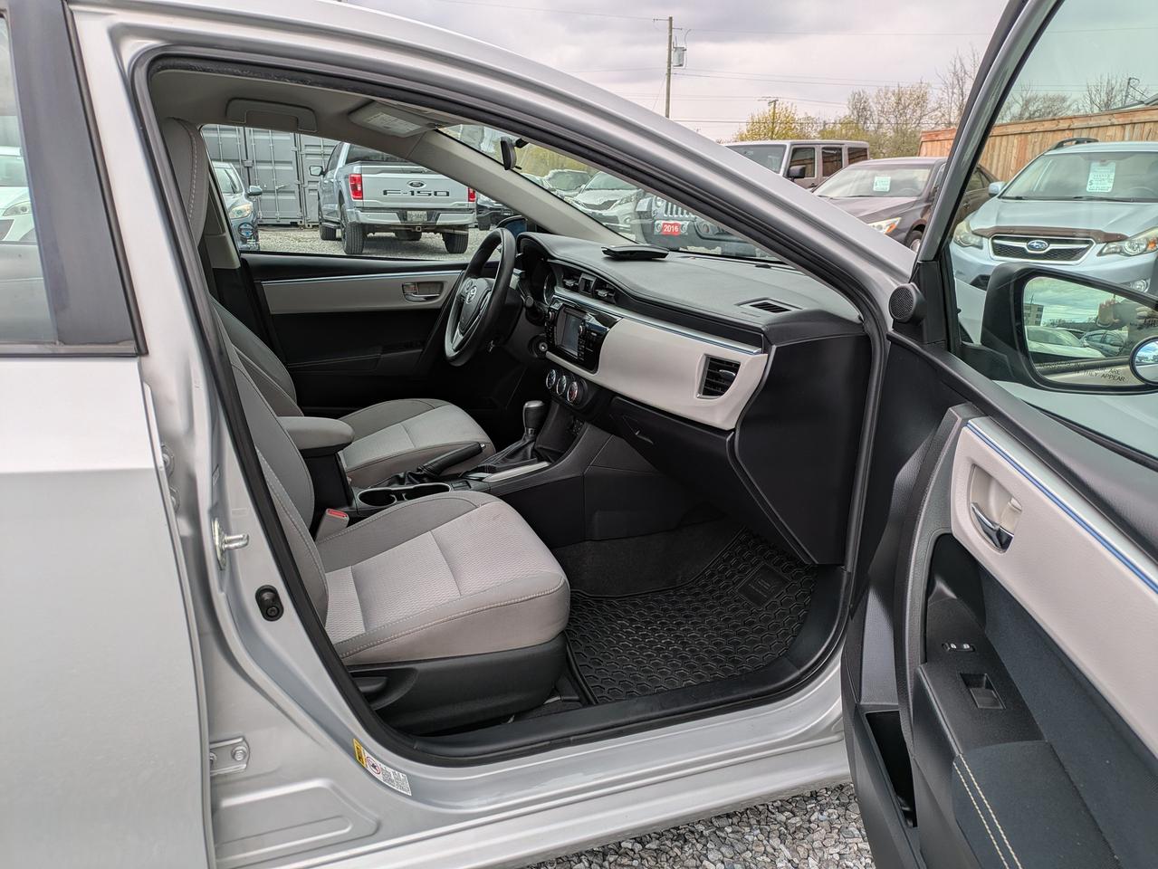 2015 Toyota Corolla LE Photo