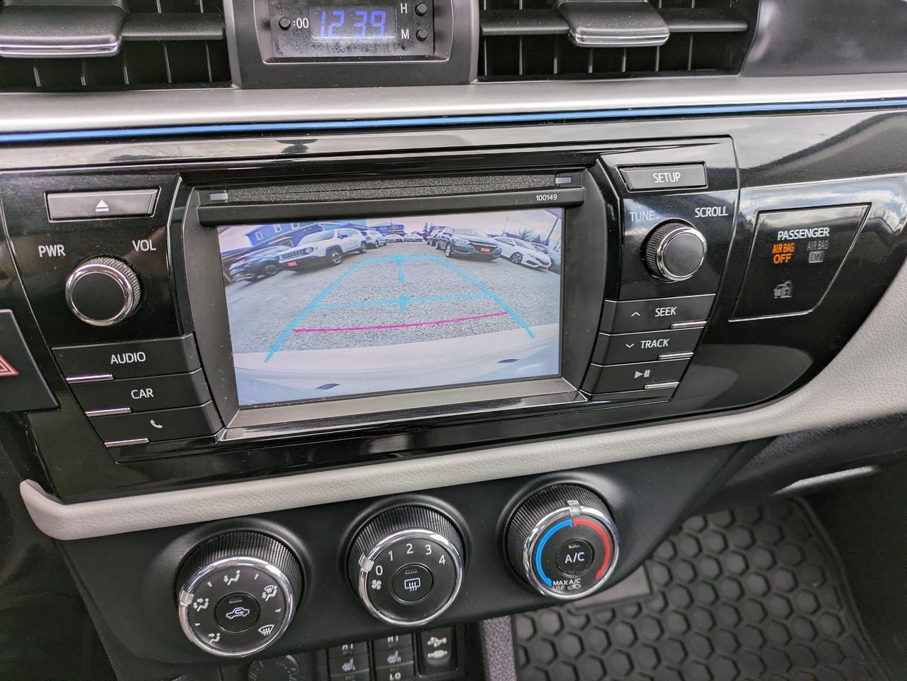 2015 Toyota Corolla LE Photo