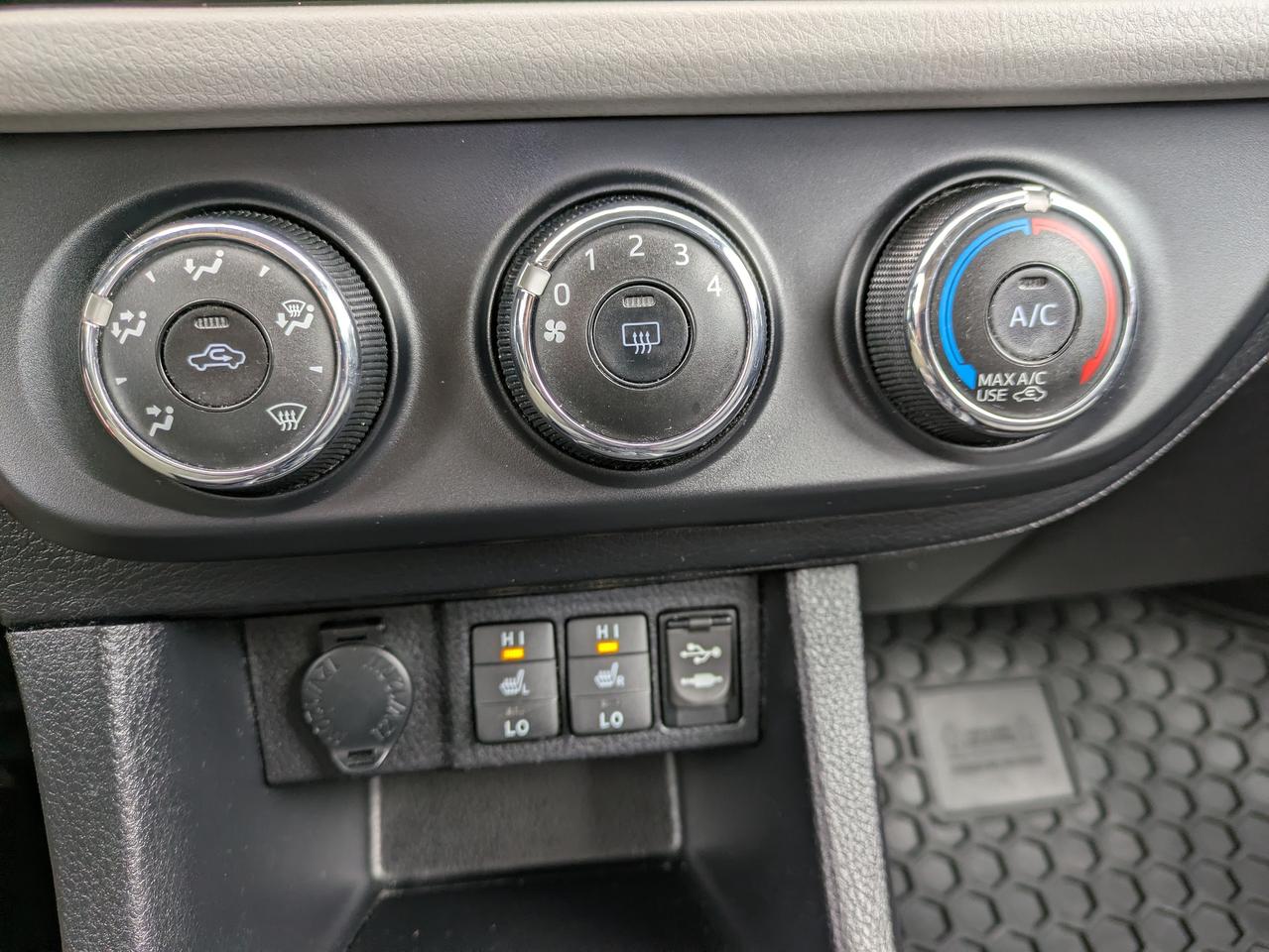 2015 Toyota Corolla LE Photo