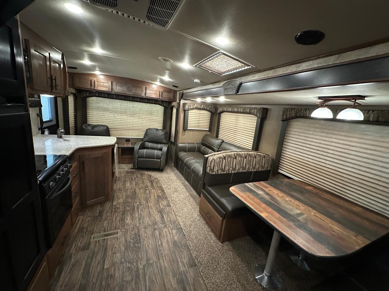 2019 Outdoors RV Blackstone 260RLS 