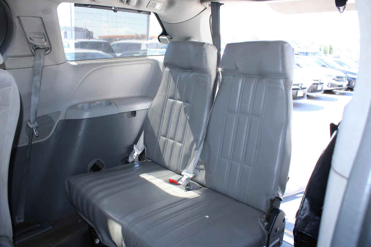 2015 Toyota Sienna LE Photo
