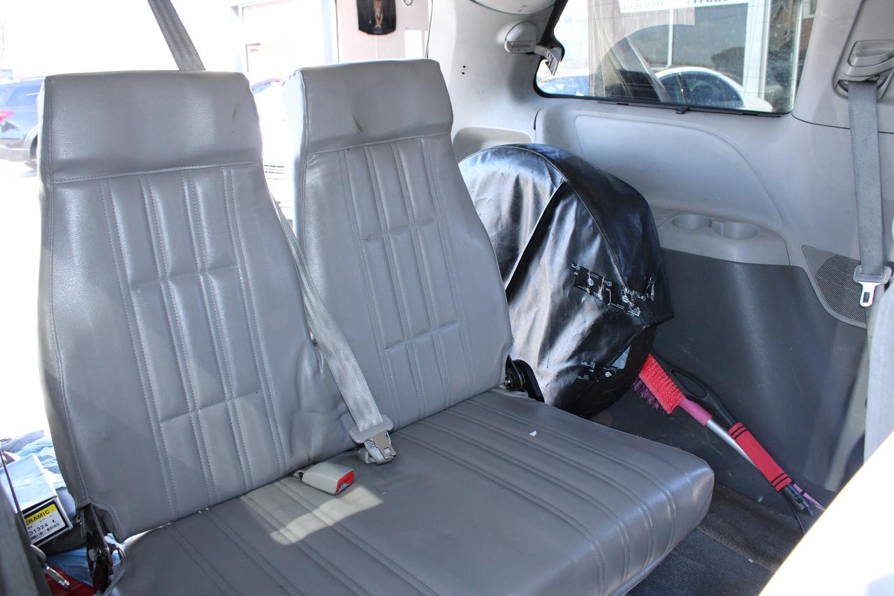 2015 Toyota Sienna LE Photo
