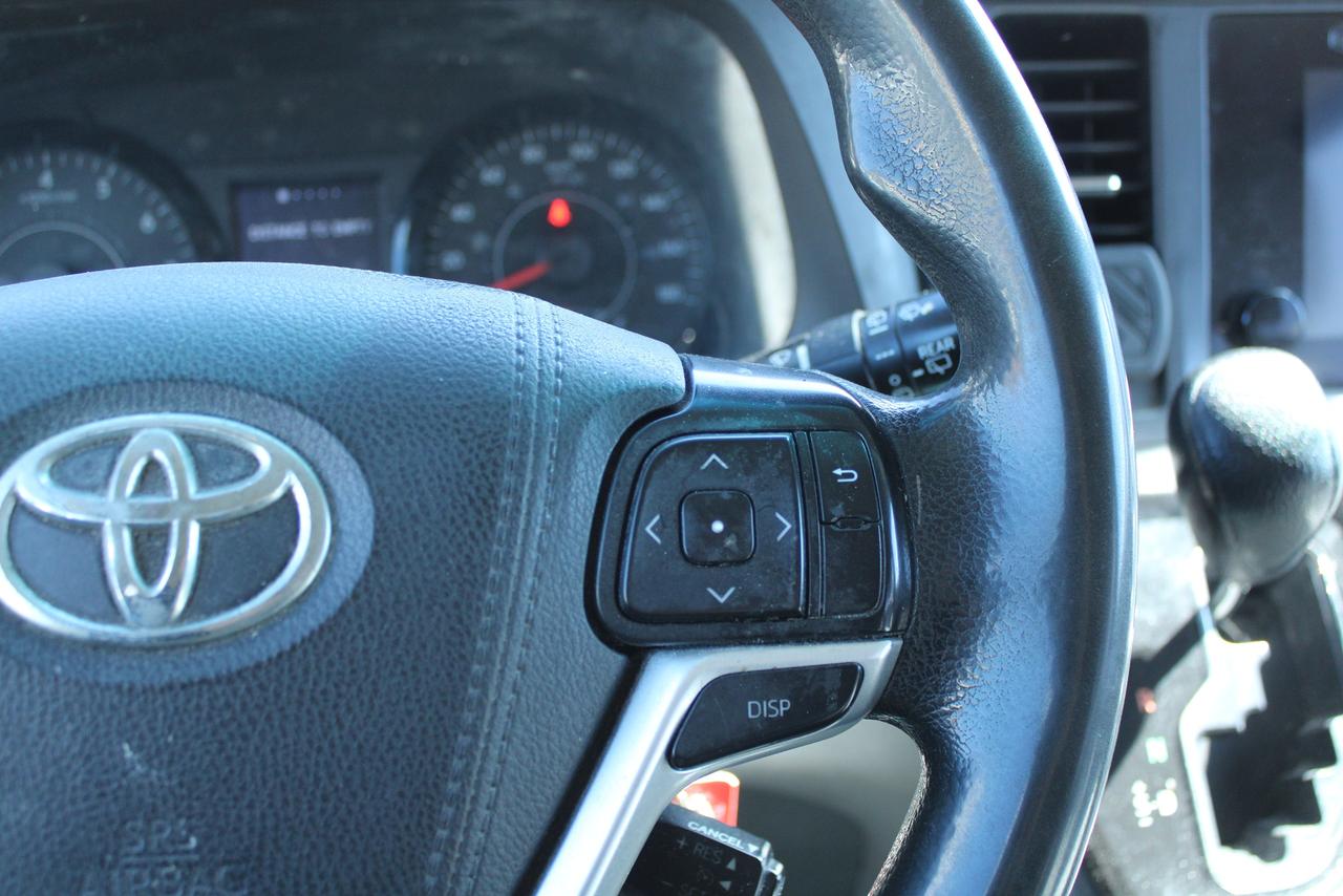 2015 Toyota Sienna LE Photo