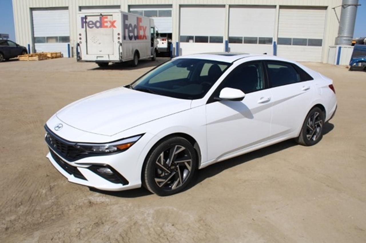 2024 Hyundai Elantra Preferred IVT w/Tech Pkg, Htd cloth, S/R, NAV, BUC - Photo #1