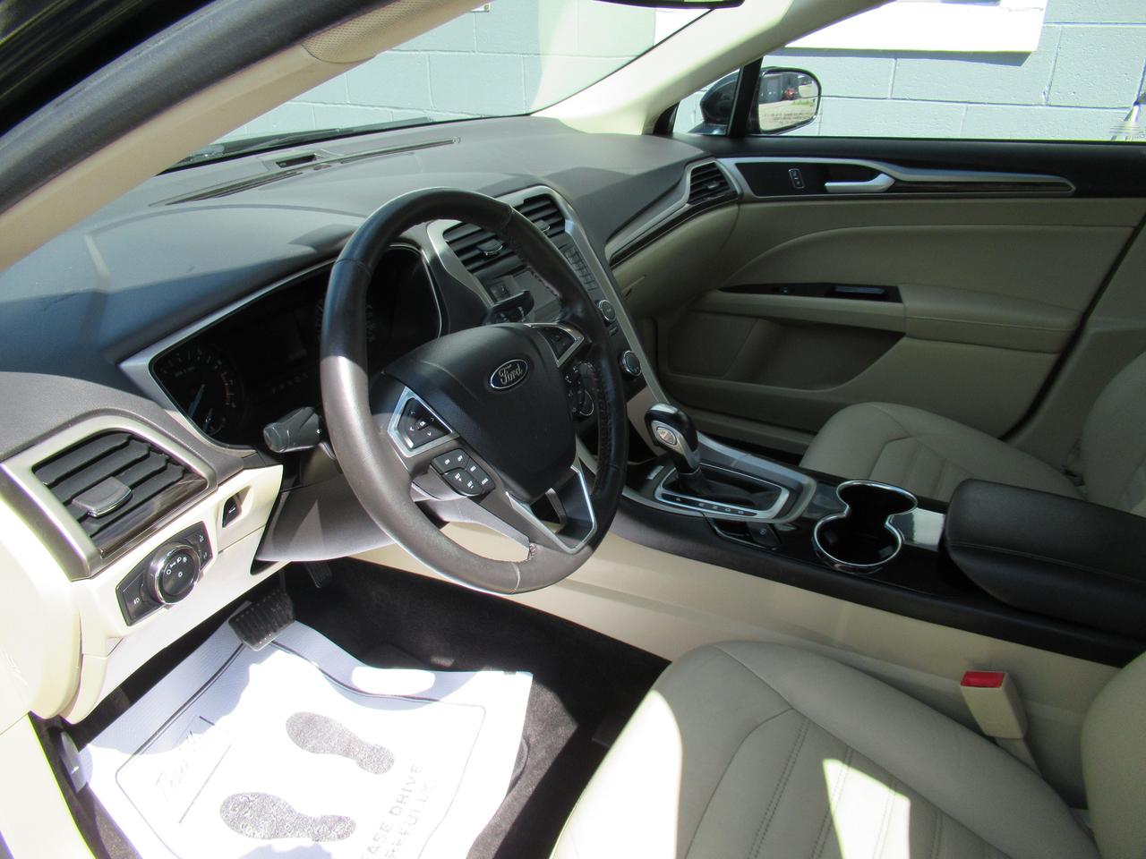 2014 Ford Fusion SE Photo4