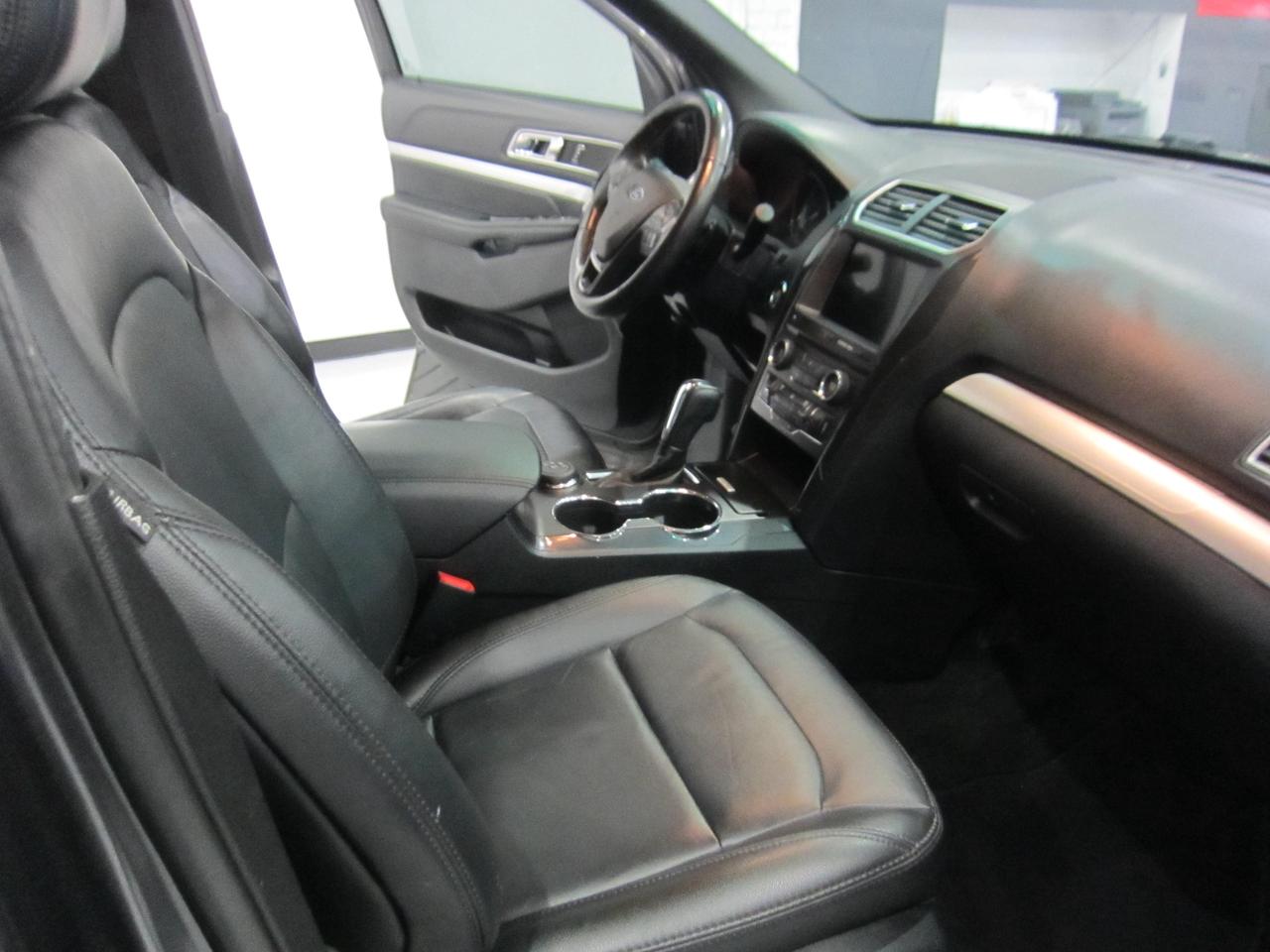 2017 Ford Explorer XLT Photo