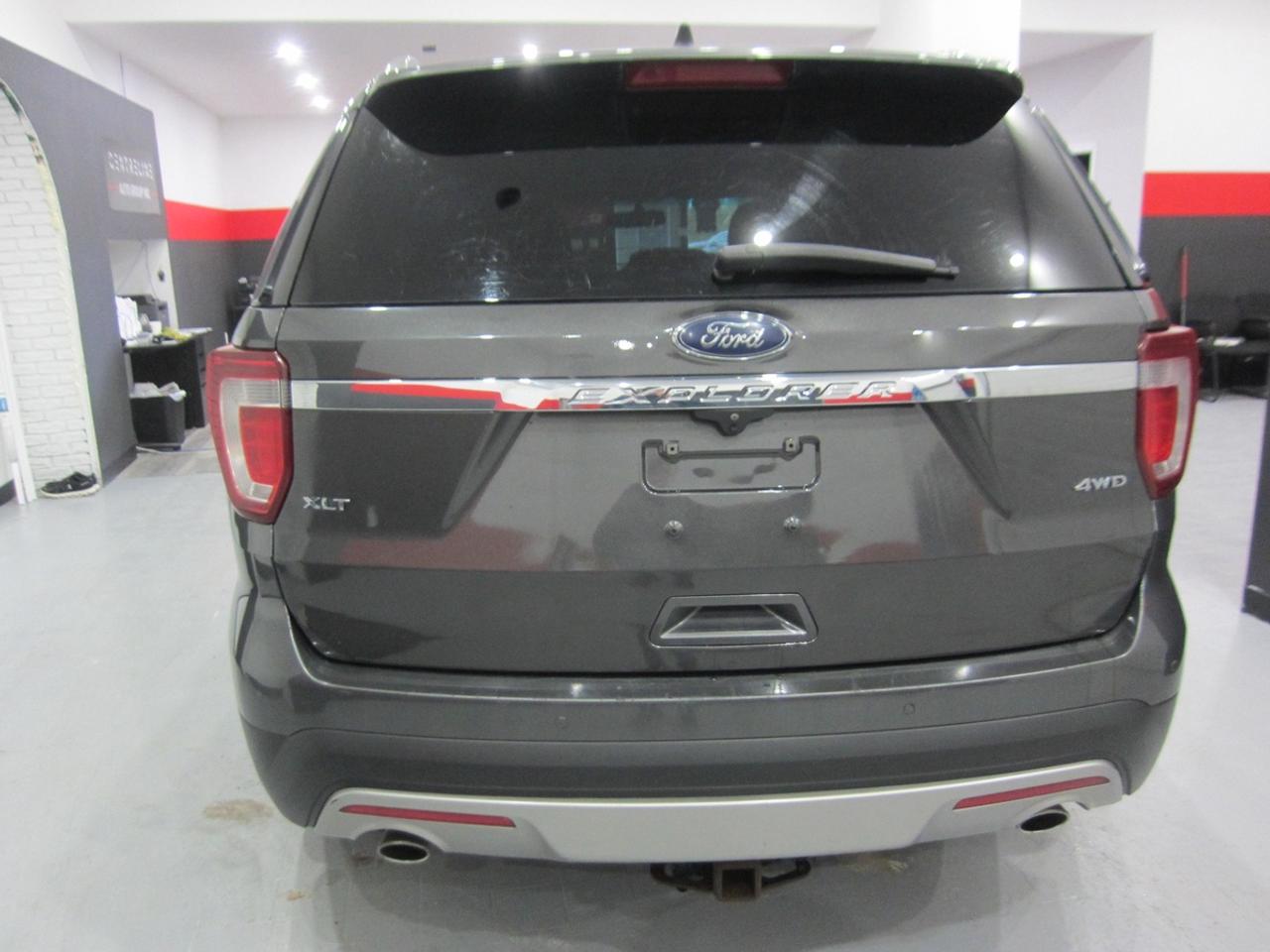 2017 Ford Explorer XLT Photo