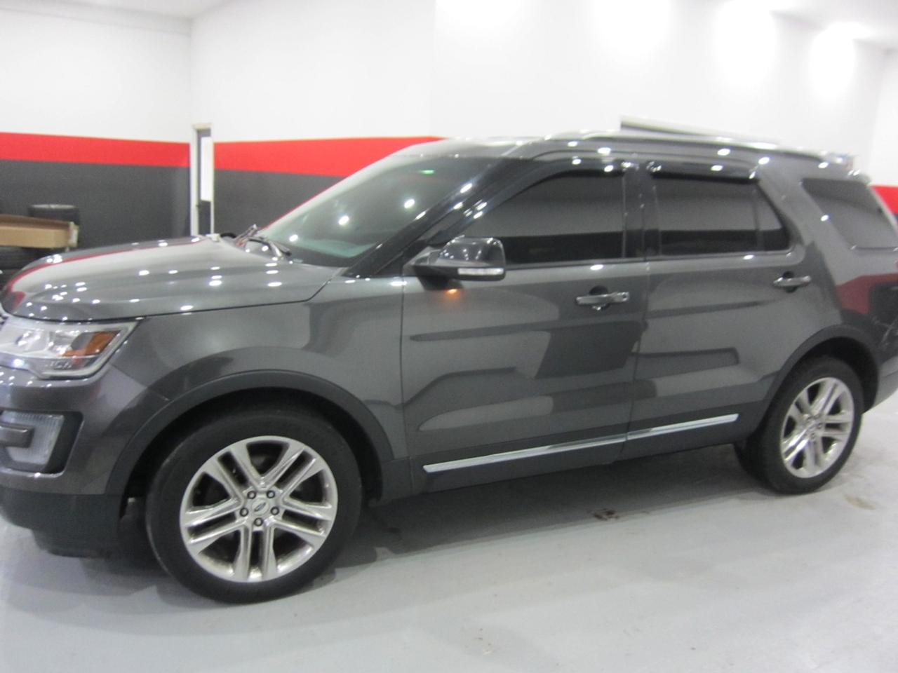 2017 Ford Explorer XLT Photo