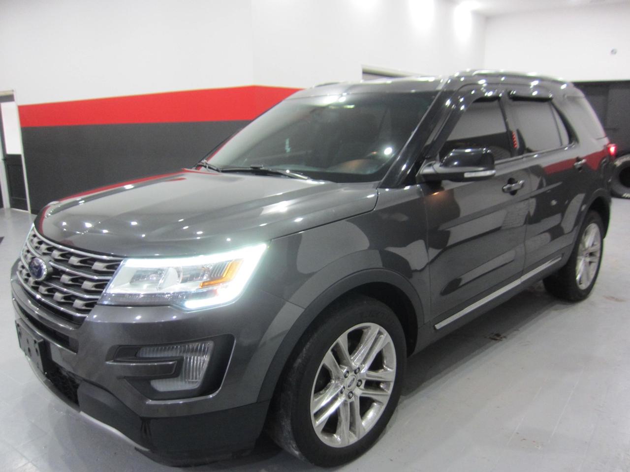 2017 Ford Explorer XLT Photo0