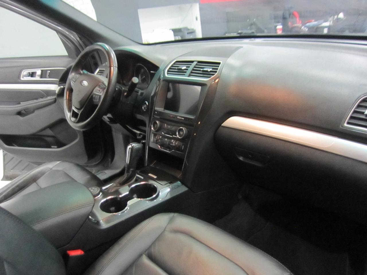2017 Ford Explorer XLT Photo