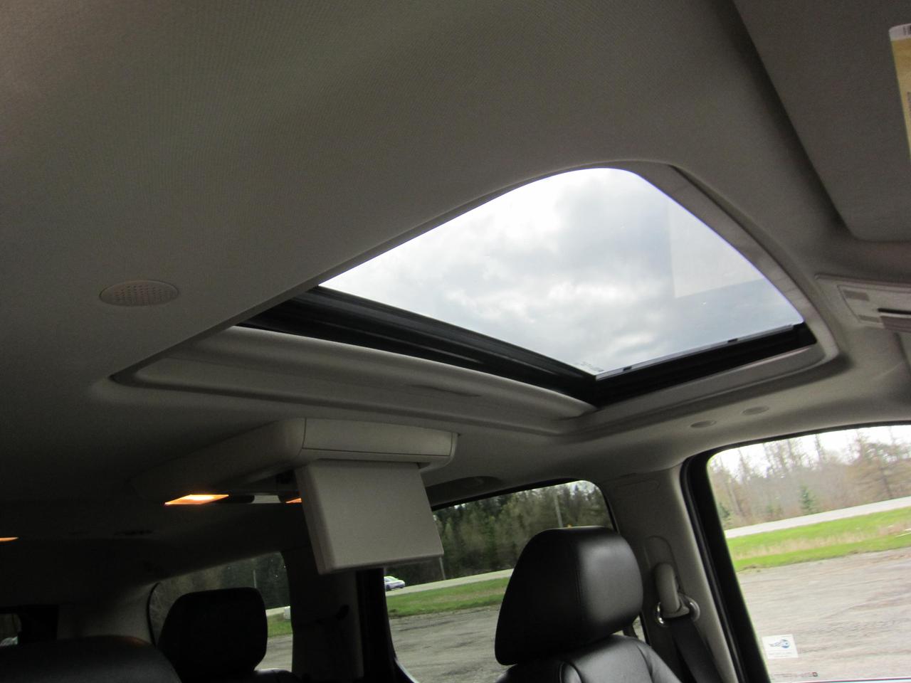 2011 Cadillac Escalade PREMIUM Photo