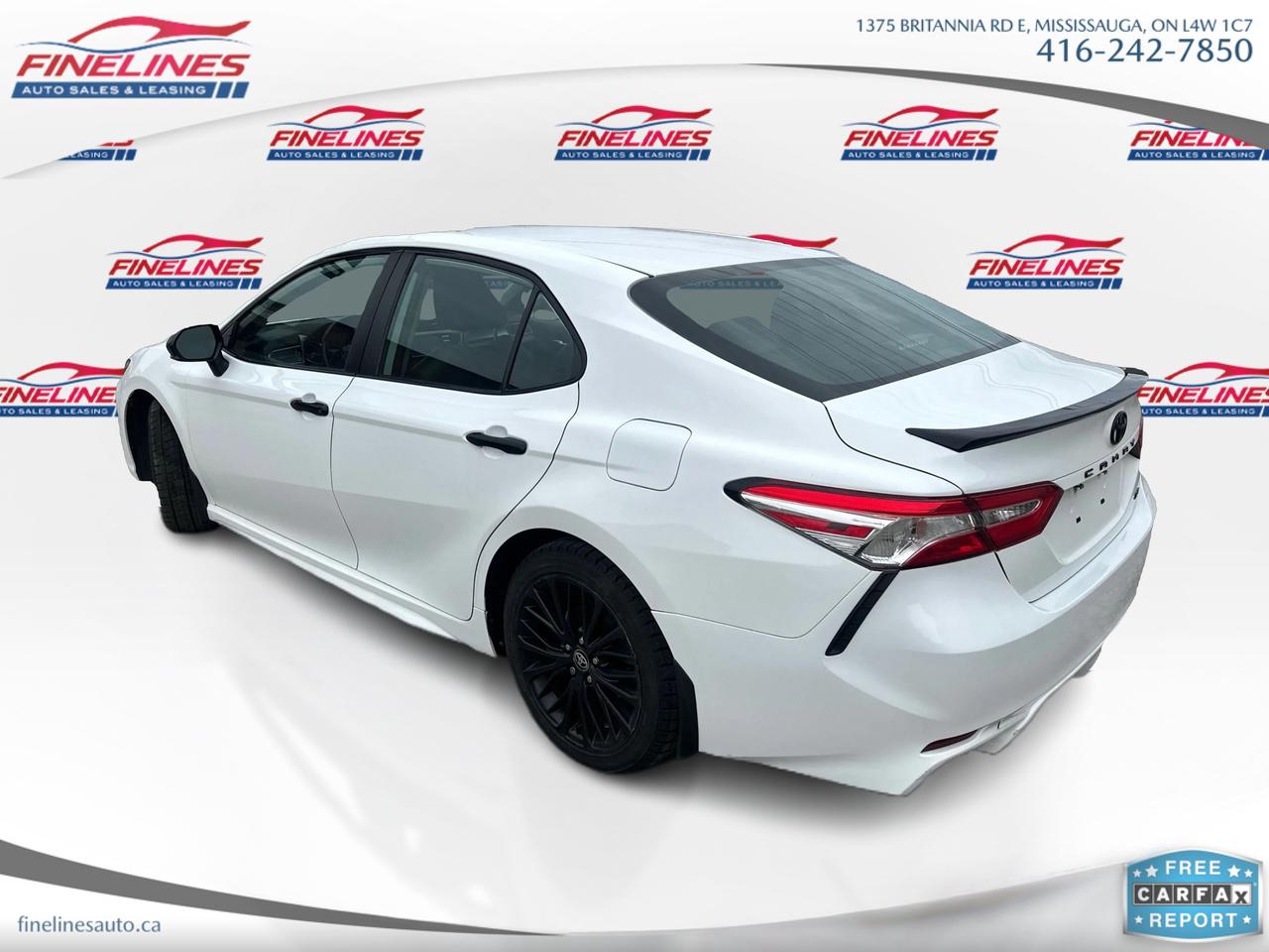 2020 Toyota Camry SE Photo