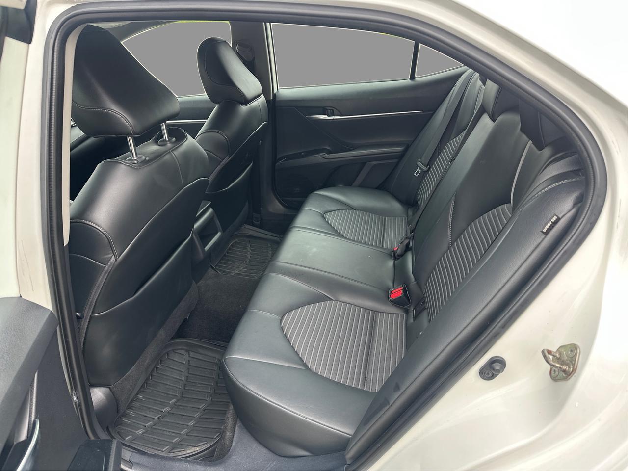 2020 Toyota Camry SE Photo
