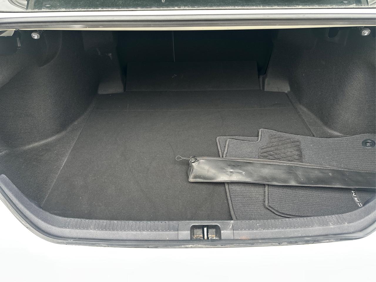 2020 Toyota Camry SE Photo