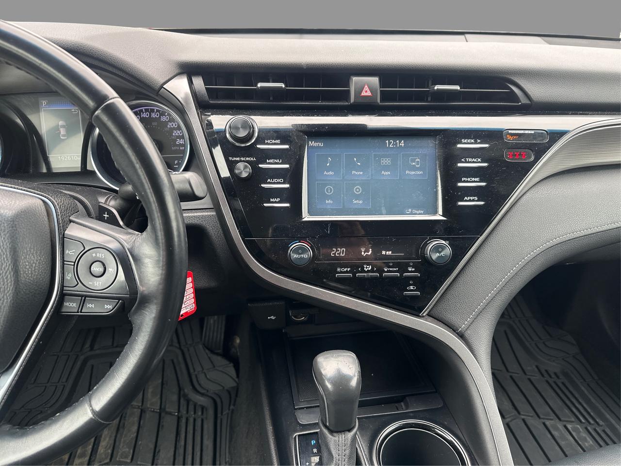 2020 Toyota Camry SE Photo