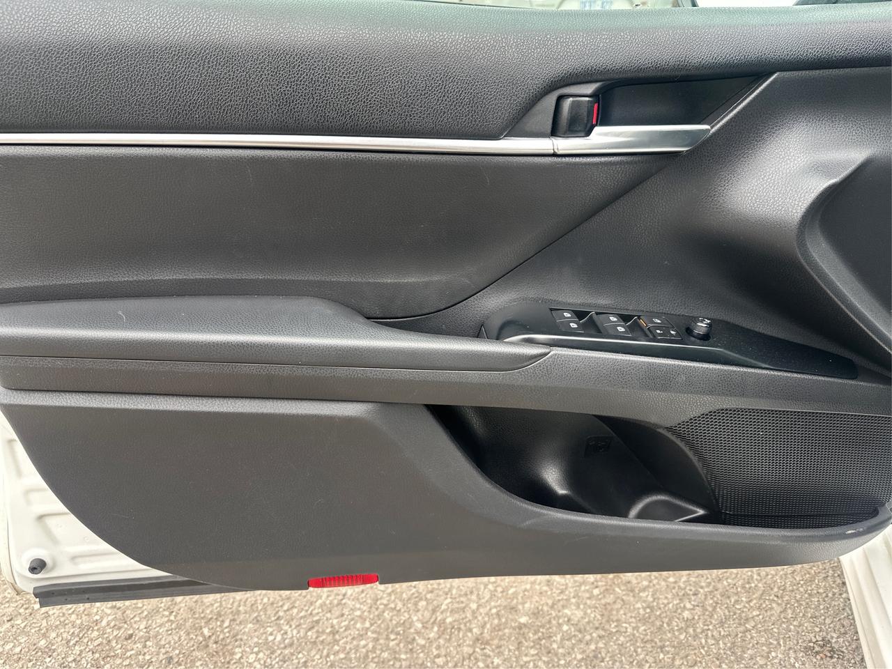 2020 Toyota Camry SE Photo